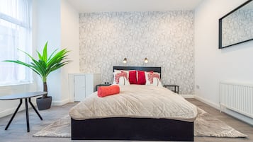 1 quarto, escrivaninha, ferros/tábuas de passar roupa, Wi-Fi de cortesia