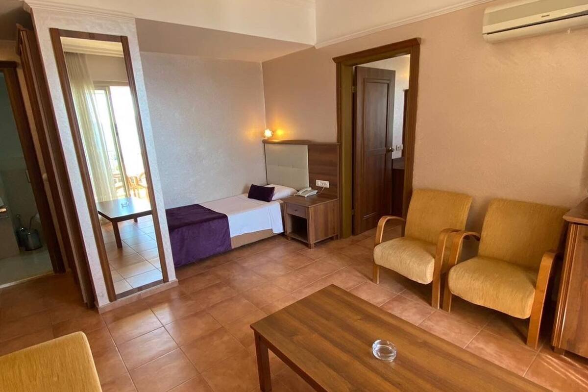 Family Suite, 1 Bedroom, Accessible | Living area