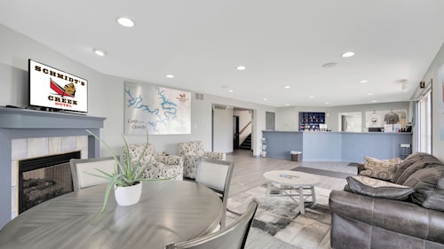 Schmidt's Creek Hotel