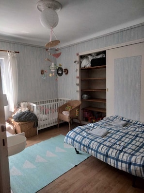 3 chambres, fer et planche Ă repasser, Wi-Fi, draps fournis