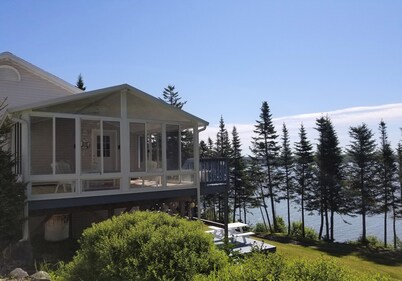 Exquisite oceanfront, 4 bedroom home with stunning views