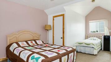 Kamer, Meerdere bedden, uitzicht op bergen | 1 slaapkamer, individueel gedecoreerd, individueel gemeubileerd