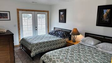 Apartamento, várias camas, acesso à piscina, vista para a montanha (Hacienda Roja - The Juniper #5) | 2 quartos, Wi-Fi de cortesia, roupa de cama