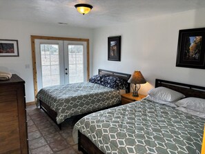 Apartment, Multiple Beds, Pool Access, Mountain View (Hacienda Roja - The Juniper #5) | 2 bedrooms, free WiFi, bed sheets