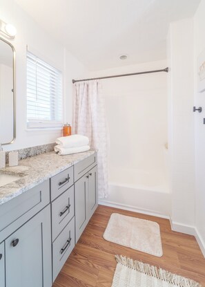 Designer toiletries, towels - The Joseph Studio at Wind Walker Homestead (Spring City)