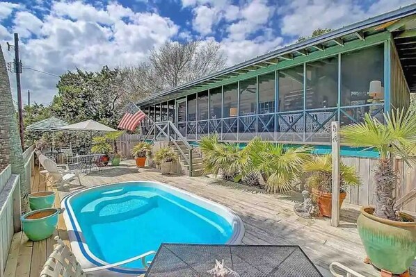 Outdoor pool - Happy Landing, cheerful two bedroom cabin w/ pool (Folly Beach)