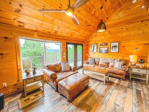 Smart TV, fireplace, video games - Summer Deals/Amazing Views/Dollywood/Pet Friendly (Sevierville)