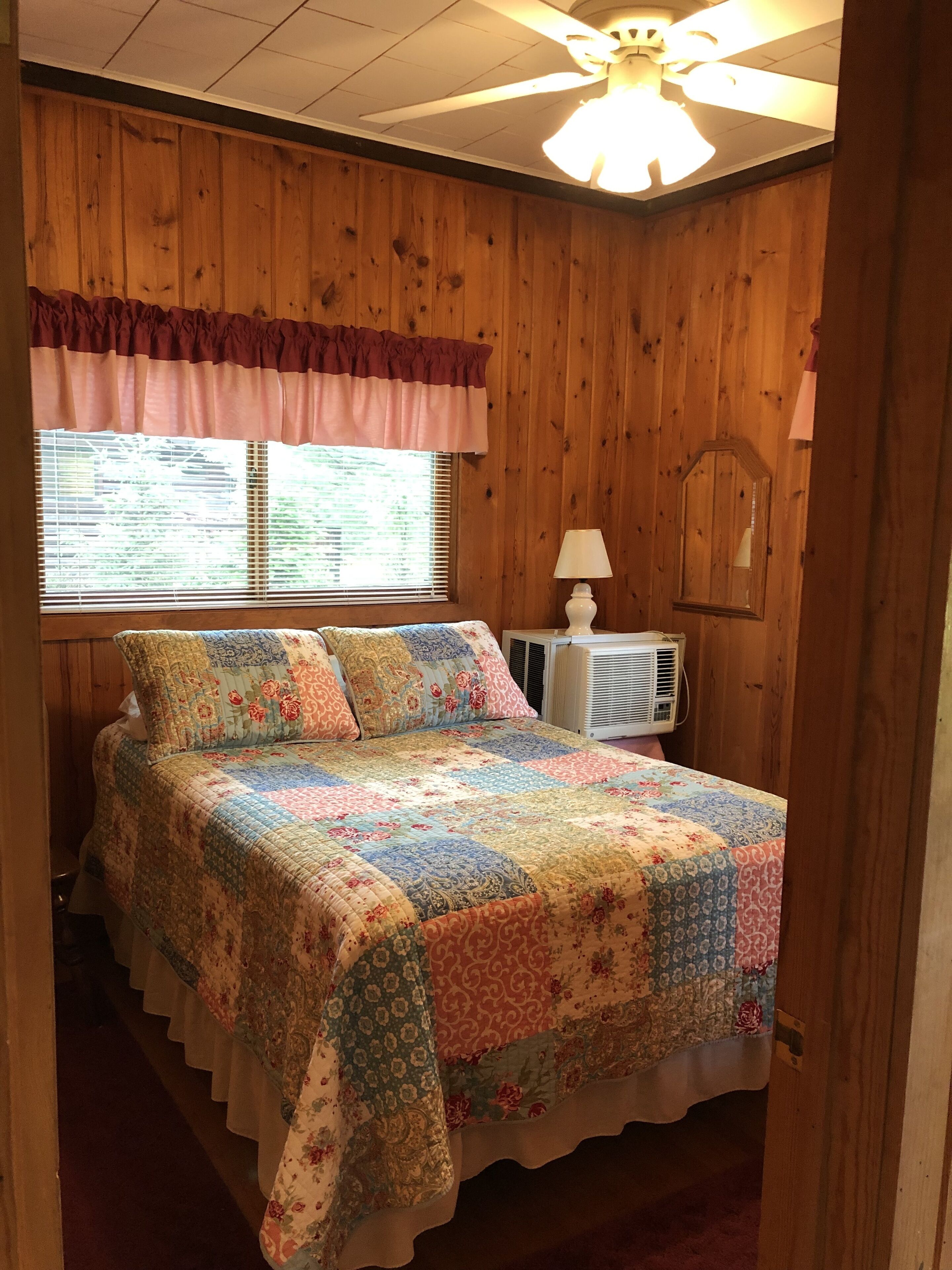 2 bedrooms, WiFi (free), bed sheets