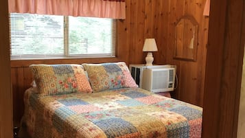 2 bedrooms, WiFi (free), bed sheets