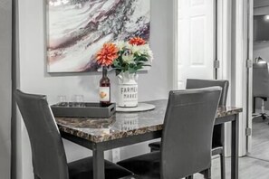 Dining - Suite 205 - 3 Bedroom near Historic Chickamauga Battlefield (Rock Spring)