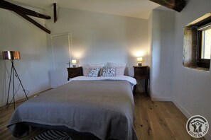5 bedrooms, iron/ironing board, travel cot, free WiFi - Maison Forte des Grands Maisons (COGNY)