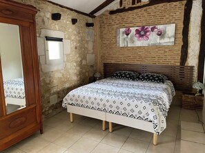 2 chambres, fer et planche à repasser, lit parapluie, Wi-Fi gratuit