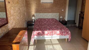 2 bedrooms, iron/ironing board, travel crib, free WiFi