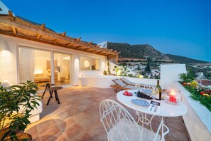 Signature Double Room, 1 King Bed | Terrace/patio