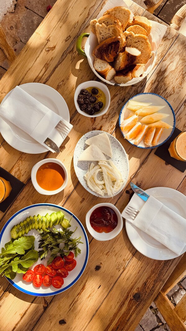 Free daily full breakfast - Kalkan Han Hotel (Kas)