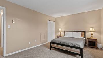 3 bedrooms, desk, iron/ironing board, travel cot