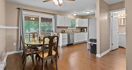 *Newly* Renovated Stay at modern 3BR Townhome (15 minutes from Harris-Hershey)