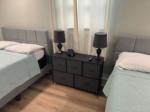 3 chambres, bureau, accès au Wi-Fi (inclus), literie fournie