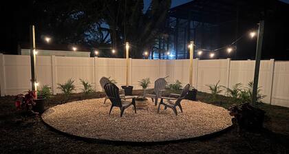 Crystal Beach Cozy Cottage - Your Perfect Vacation Escape!