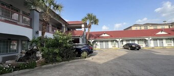 Kiwi Inn Capital O Houston - Hwy 249