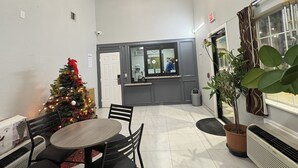 Reception - Kiwi Inn Capital O Houston - Hwy 249 (Houston)