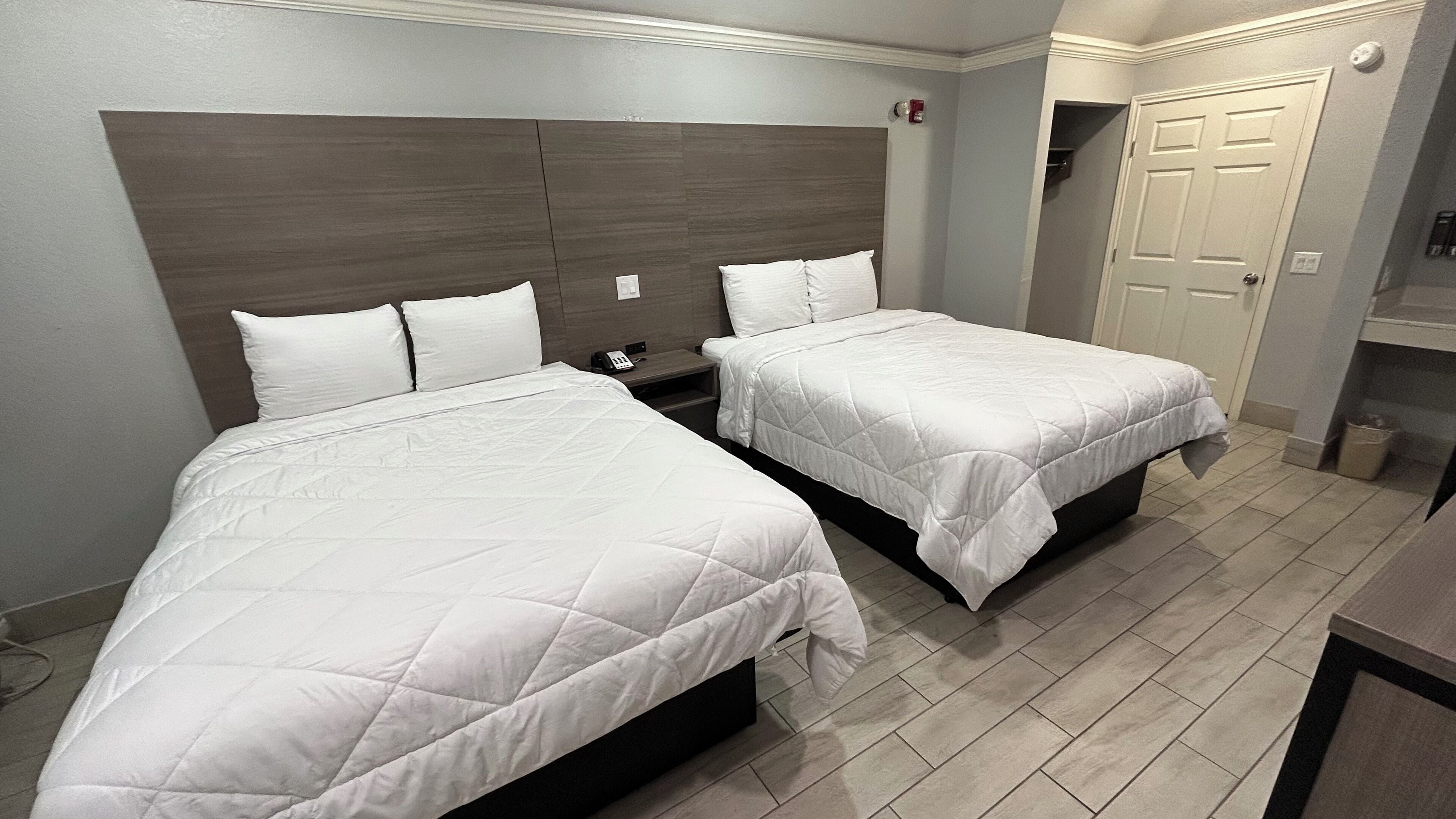 Iron/ironing board, free WiFi, bed sheets