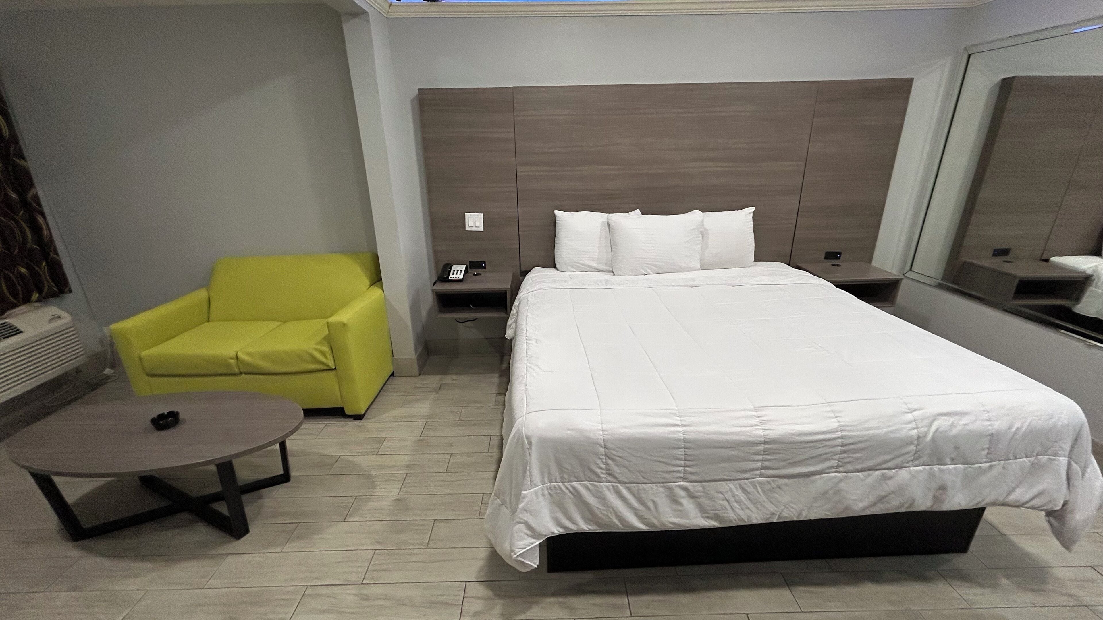 熨斗/熨衣板、免費無線上網、床單