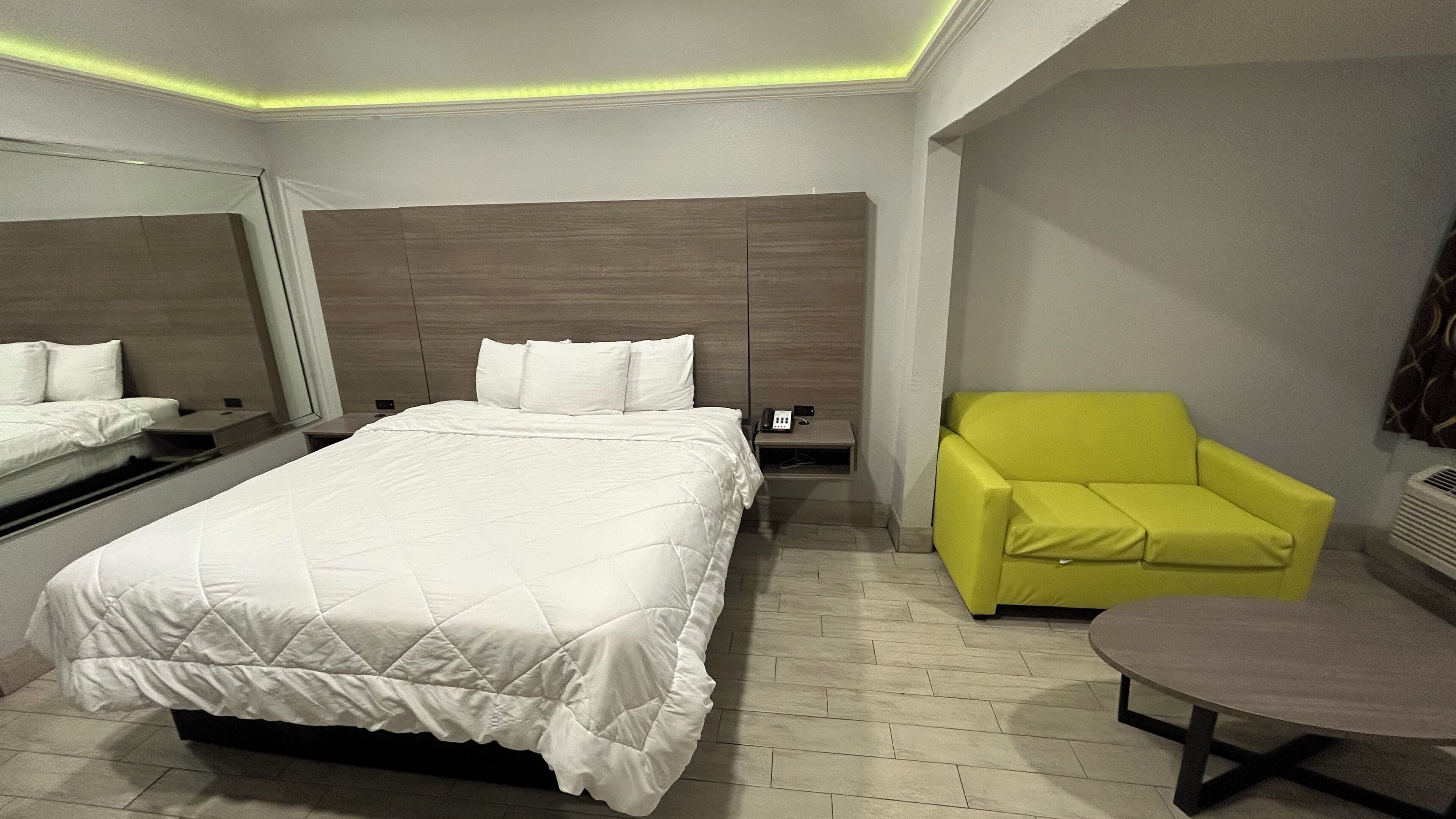 熨斗/熨衣板、免費無線上網、床單