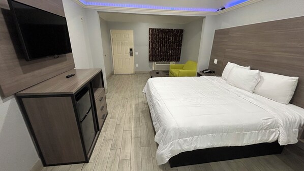 Iron/ironing board, free WiFi, bed sheets - Kiwi Inn Capital O Houston - Hwy 249 (Houston)