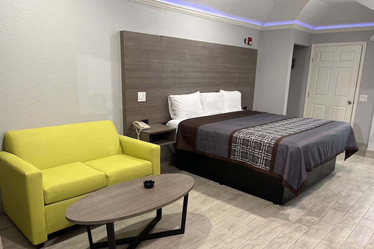 Iron/ironing board, free WiFi, bed sheets