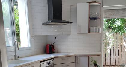 Wake up in this bright apartment near the beach with vibrant energyx