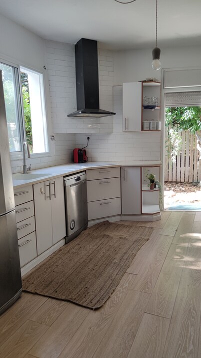 Wake up in this bright apartment near the beach with vibrant energyx