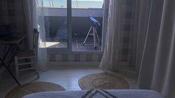 3 chambres, bureau, fer et planche à repasser, lit parapluie