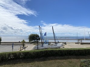 On the beach, sun loungers - DUPLEX T4 IMPRENABLE OCEAN VIEW DIRECT BEACH ACCESS 3 bedrooms sleeps 8 (Damgan)