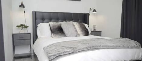 1 habitación, tabla de planchar con plancha, wifi y ropa de cama