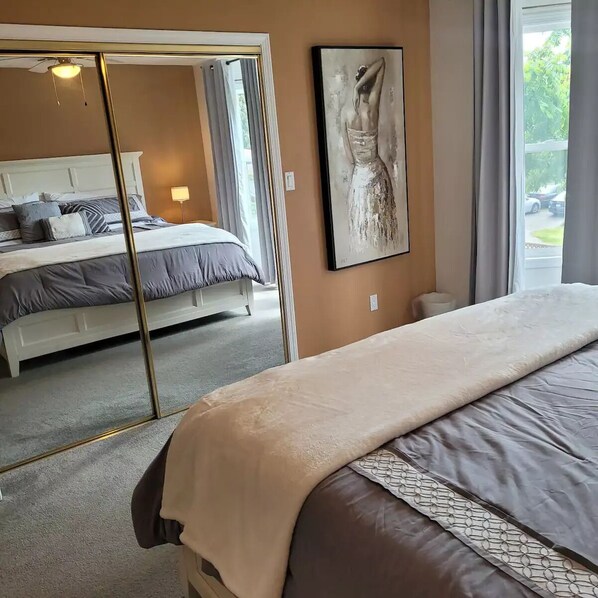 6 Schlafzimmer, Schreibtisch, WLAN