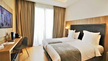 Sängtillbehör av högsta kvalitet och värdeförvaringsskåp på rummet