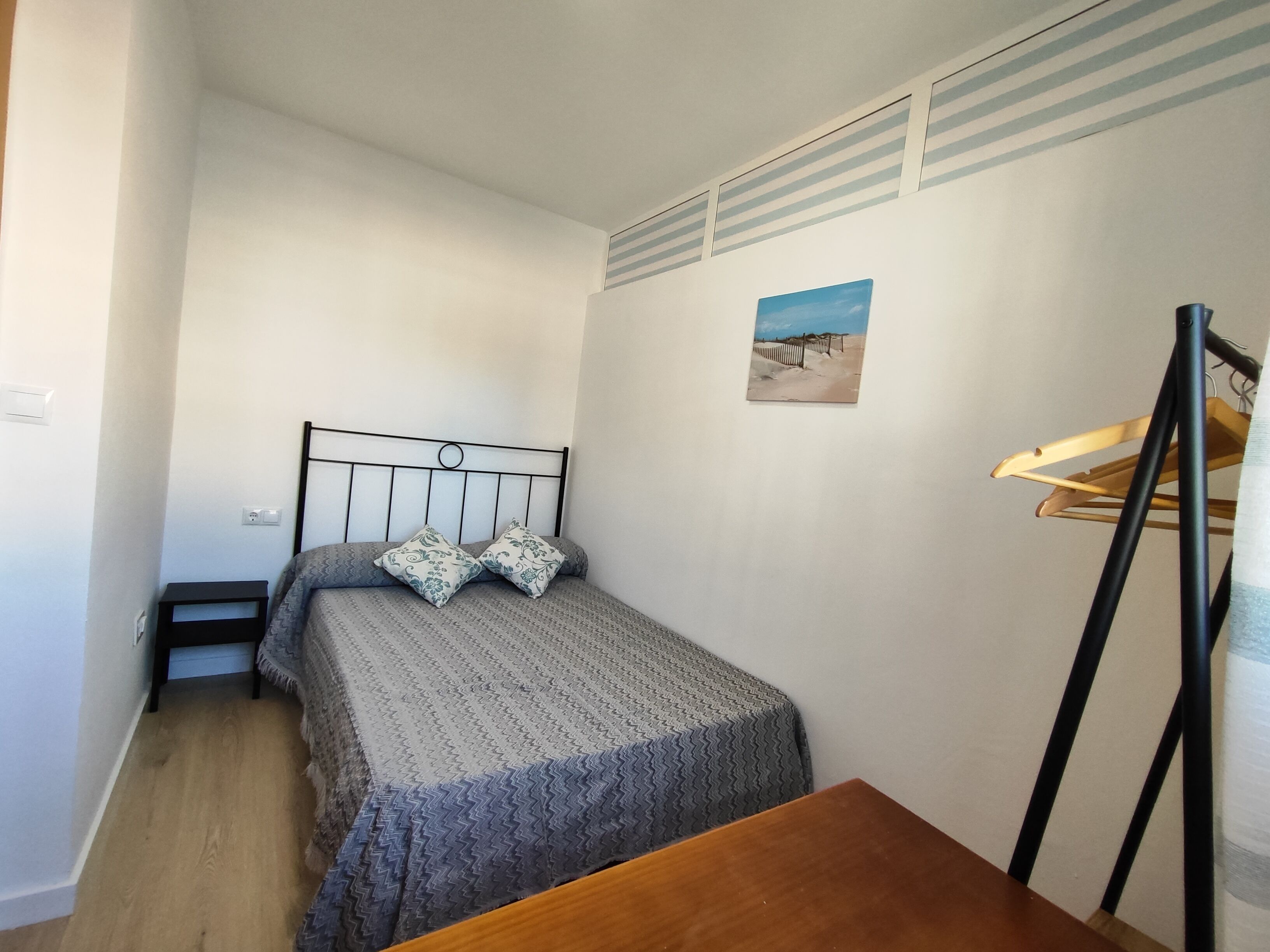 3 多间卧室、免费 WiFi、床单