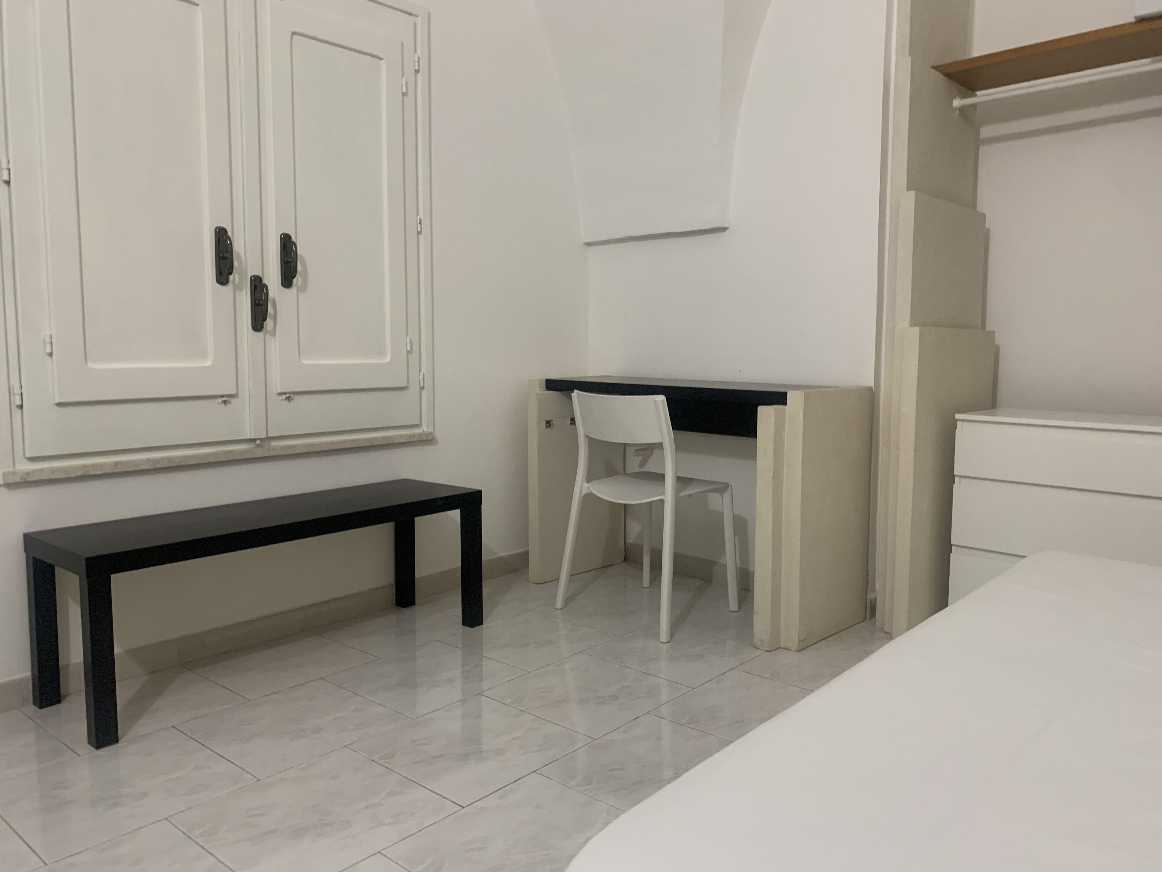 4 bedrooms, desk, iron/ironing board, bed sheets