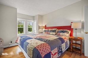 4 bedrooms, desk, iron/ironing board, free WiFi