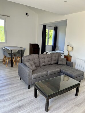 Living area - New house a stone's throw from the coastal path and harbours (Gujan-Mestras)