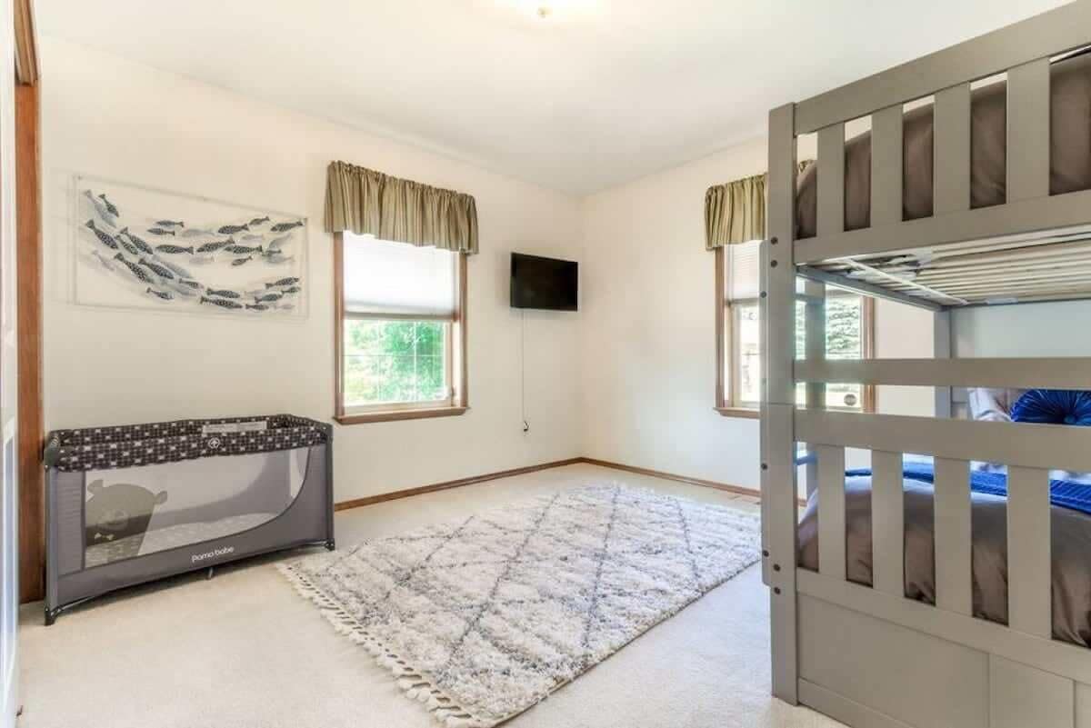 3 bedrooms, iron/ironing board, free WiFi, bed sheets