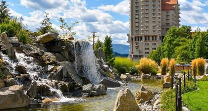 Post Falls Retreat w/ Game Room & Fire Pit