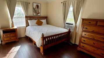 3 makuuhuonetta, silitysrauta/-lauta, vauvan matkasänky, ilmainen Wi-Fi