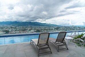 Outdoor pool, a heated pool - Great Veiws 17th Floor IFreses! WiFI, A/C, Pool. (Curridabat)