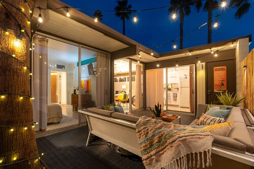 Chic Mid Century Bungalow at Famed Ocotillo Lodge