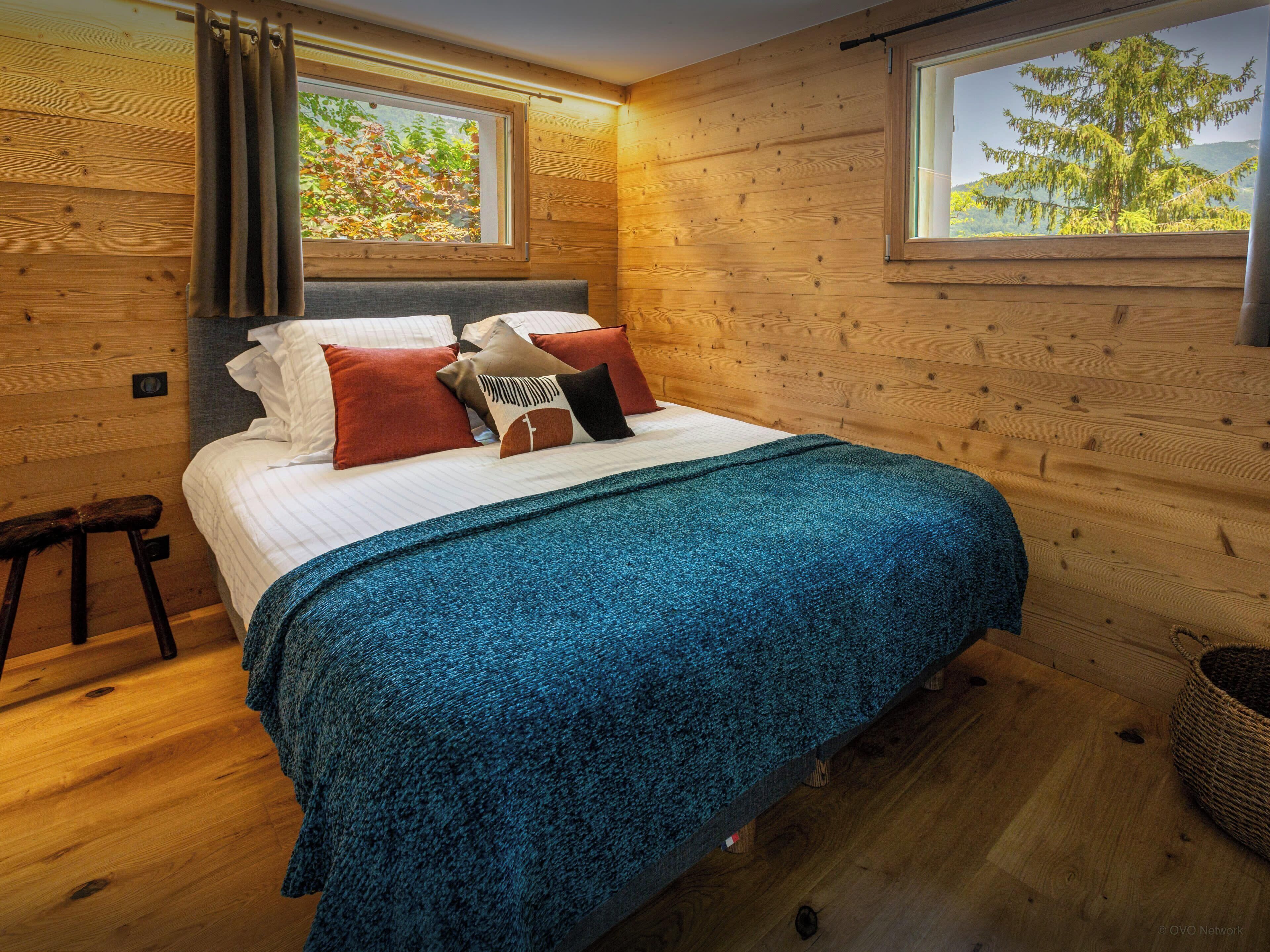4 habitaciones, tabla de planchar con plancha, wifi y ropa de cama 