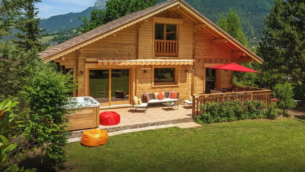 Terrace/patio - Chalet Hychris - ski holiday between Annecy & the mountains - OVO Network (Alex)
