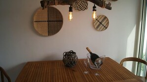 Private kitchen - Chic Studio Apartment Between sea and Lagoon (Nettle Bay)
