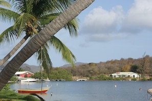 Beach - Chic Studio Apartment Between sea and Lagoon (Nettle Bay)